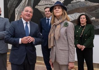 La infanta Elena en su visita a la Diputación de Huelva.