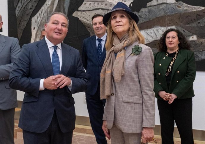 La infanta Elena en su visita a la Diputación de Huelva.