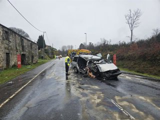 Accidente dun coche en Piñor (Ourense) con tres feridos