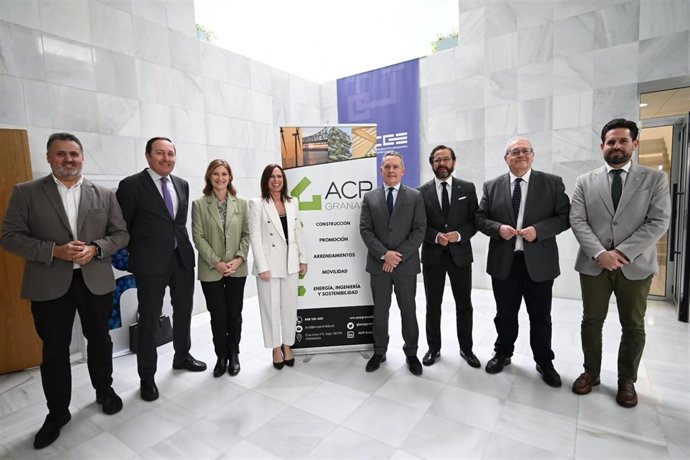 La consejera de Fomento, Articulación del Territorio y Vivienda, Rocío Díaz, durante la jornada organizada por la Asociación de Constructores y Promotores de Granada (ACP).