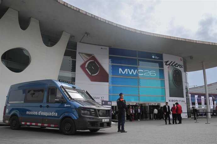 Mossos d'Esquadra durante el Mobile World Congress Barcelona 2026, en la Fira de Barcelona, a 3 de marzo de 2026