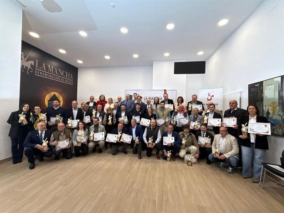 El consejero de Agricultura ha participado en entrega de premios de la DOP La Mancha.
