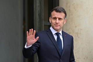 February 27, 2026, Paris, Ile-De-France (Region, France: The President of the Republic, Emmanuel Macron, welcomed the Prime Minister of the Republic of Slovenia, Robert Golob, to the ÉlysĂe Palace on 27 February 2026.