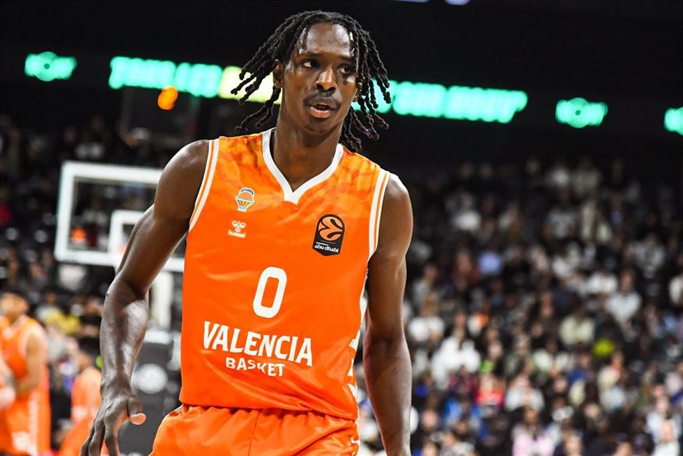 Archivo - Brancou Badio, en un partido con el Valencia Basket.