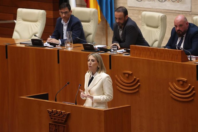 La candidata a la Presidencia de la Junta de Extremadura, María Guardiola , interviene durante el debate de su investidura como presidenta de la Junta de Extremadura, en la Asamblea de Extremadura, 