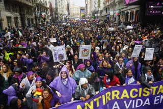 Archivo - Cientos de personas durante la manifestación convocada por la Comisión 8M por el Día de la Mujer, a 8 de marzo de 2025, en Madrid (España). 