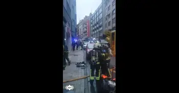 Cinco personas intoxicadas en un incendio en Avilés