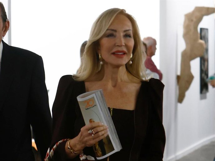 Carmen Lomana visita la Feria Internacional de Arte Contemporáneo ARCOmadrid 2026