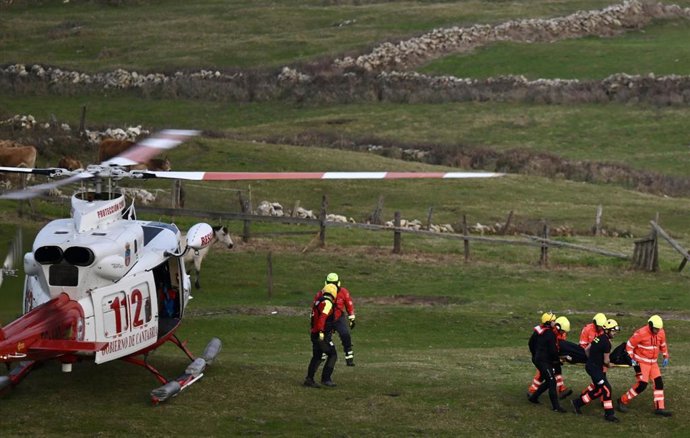 Equipos de rescate trabajan en el lugar de los hechos.- Archivo