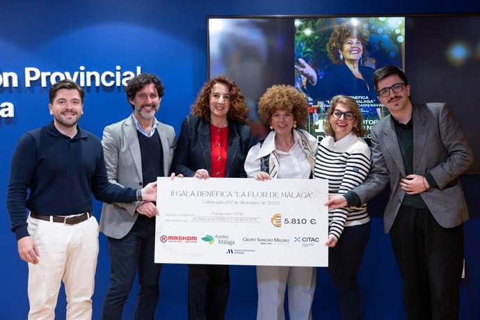 La Fundación CITAC, Centro de Investigación y Terapias Avanzadas del Cáncer, ha recogido este viernes el cheque solidario de la recaudación de la zambombá 'La flor de Málaga', un espectáculo navideño protagonizado por la artista malagueña Encarni Navarro