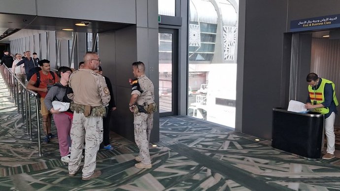 Embarque de los españoles evacuados desde Omán en la segunda misión del Ejército del Aire, a viernes 6 de marzo de 2026.