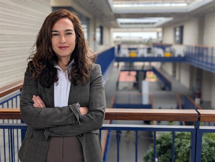 La profesora del Departamento de Economía de la Universidad Loyola, Laura Padilla, lidera un trabajo relacionado sobre cómo la presencia de mujeres en los consejos de las bolsas pueden mejorar su rendimiento.