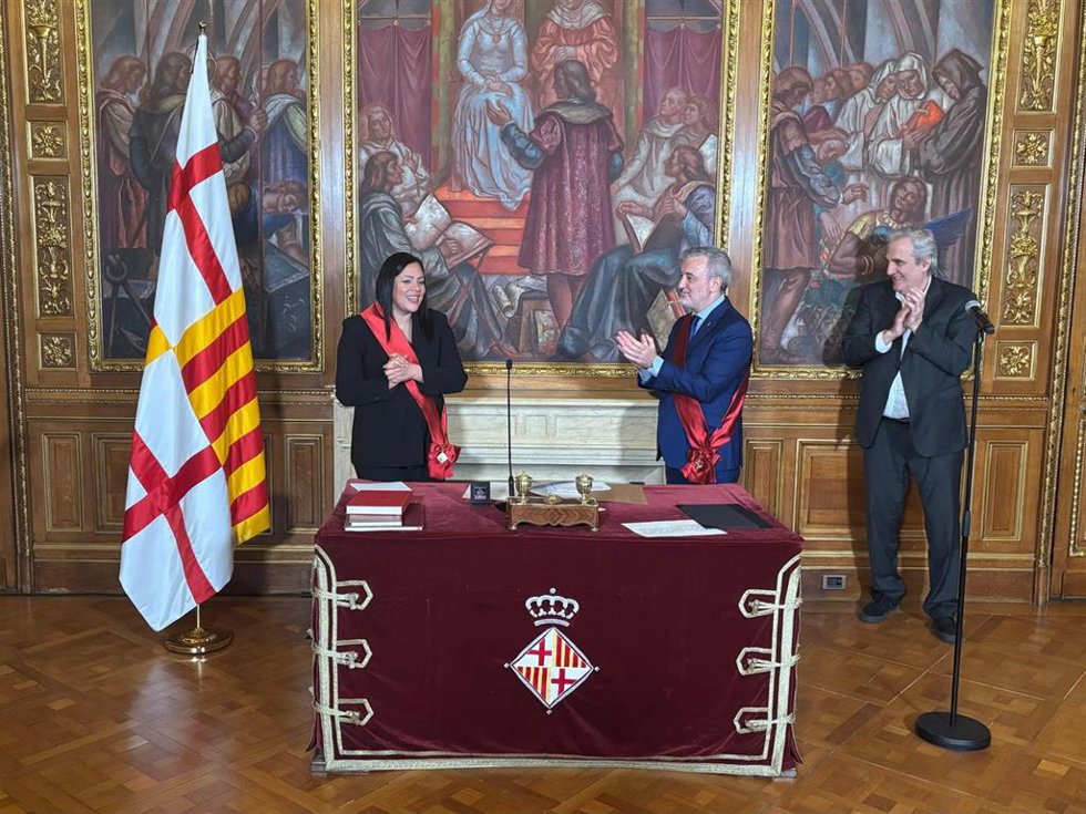 Sara Belbeida toma posesión como nueva concejal del Ayuntamiento de Barcelona