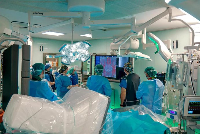 Archivo - Quirófano híbrido del Hospital Virgen del Rocío de Sevilla