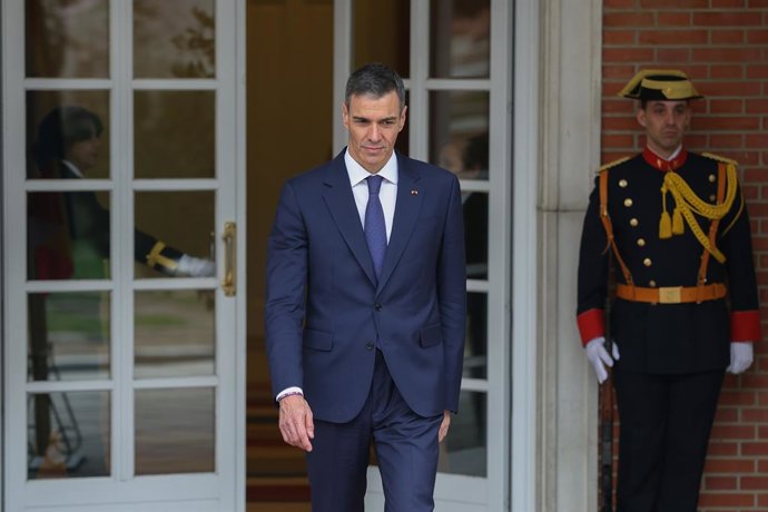 El president del Govern, Pedro Sánchez, abans de rebre al Gran Duc Guillermo V, en el Palau de la Moncloa, a 5 de març del 2026, a Madrid (Espanya).