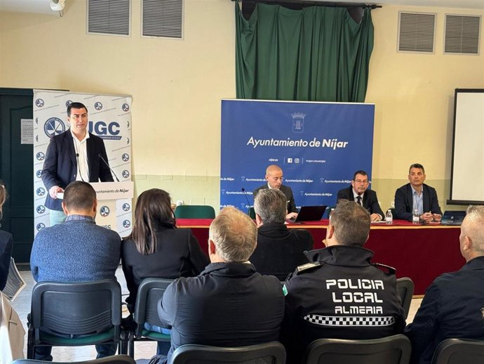El alcalde de Níjar (Almería), José Francisco Garrido, durante su intervención en el desayuno informativo organizado por la Asociación Unificada de Guardias Civiles (AUGC) en San José.
