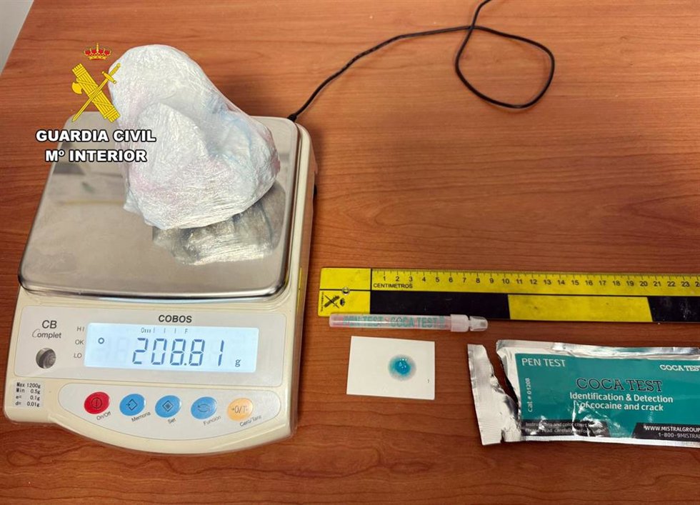 Guardia Civil detiene a un individuo e interviene más de 200 gramos de cocaína en un control de vehículos