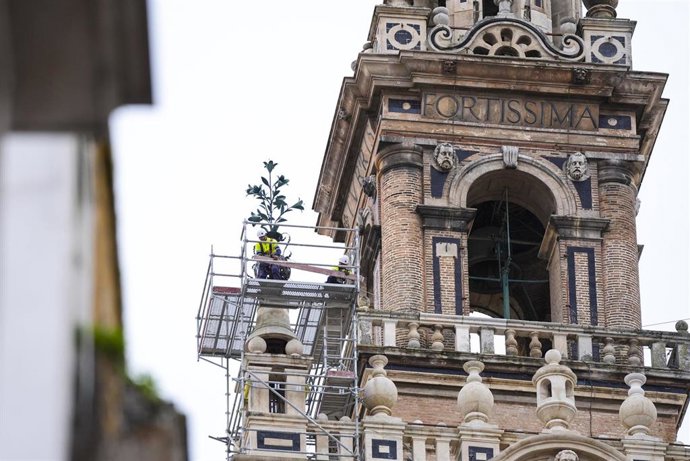 El campanario de la Giralda de Sevilla.