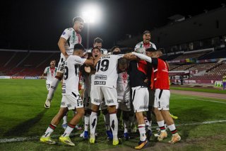Futbol, Universidad de Chile vs Palestino. Primera fase, Copa Sudamericana 2026. Los jugadores de Palestino celebran tras marcar el primer gol contra Universidad de Chile durante el partido de primera fase de la Copa Sudamericana disputado en el estadio