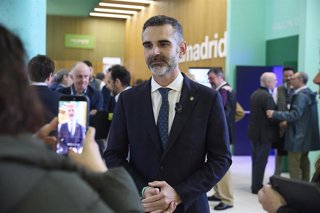 El consejero de Agricultura, Pesca, Agua y Desarrollo Rural de la Junta de Andalucía, Ramón Fernández-Pacheco, a su llegada para intervenir en la inauguración de la XVIII Jornada Profesional '5 al día'.