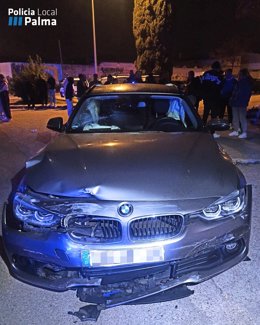 Uno de los coches implicados en el accidente.