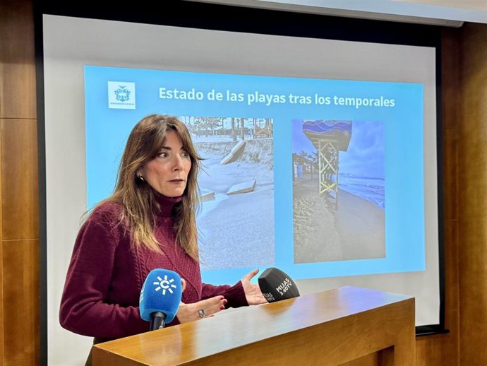 La alcaldesa de Mijas informa de un plan urgente para regeneracion de playa