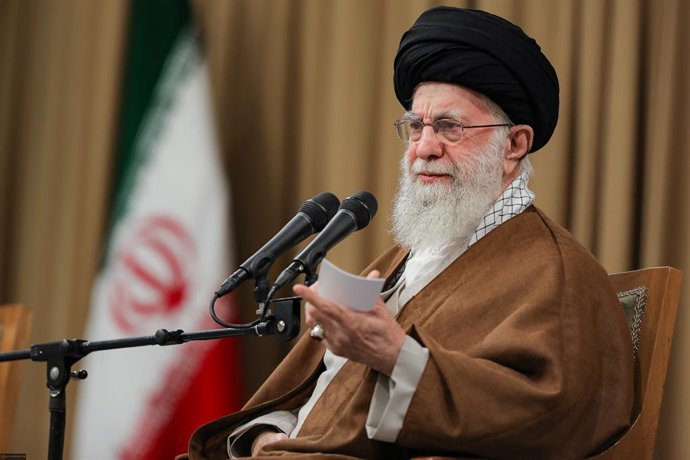 Archivo - Arquivo - O líder supremo do Irã, o aiatolá Ali Khamenei, durante uma reunião da Assembleia de Especialistas em Teerã (arquivo)