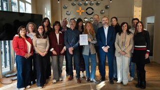 El equipo de Personas de MasOrange junto a profesionales del área de Sostenibilidad e Impacto Social, celebrando la obtención del certificado GEEIS por parte de la compañía.