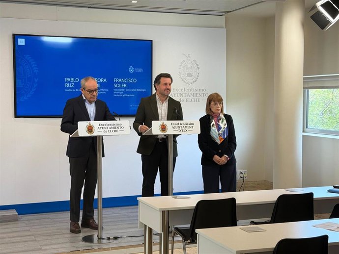 Francisco Soler (i), Pablo Ruz (c) y Aurora Rodil (d)