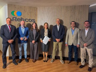 El presidente de Vox Málaga y parlamentario andaluz, Antonio Sevilla; la diputada nacional, Patricia Rueda; el portavoz provincial, Antonio Luna; y la parlamentaria regional, Purificación Fernández, se han reunido con el comité ejecutivo de Aehcos.