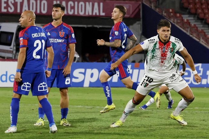 Futbol, Universidad de Chile vs Palestino. Primera fase, Copa Sudamericana 2026. El jugador de Palestino Nelson Da Silva, derecha, celebra tras marcar un gol contra Universidad de Chile durante el partido de primera fase de la Copa Sudamericana disputado