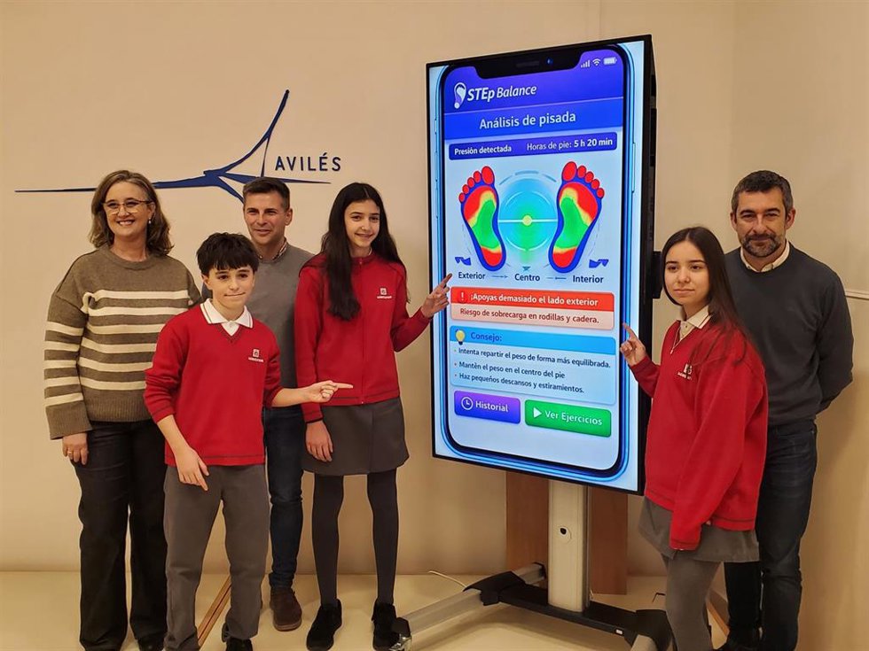 Sara Isabel García (Profesora), Adrián Gutiérrez (Alumno), Iban Segura (Director Del Colegio), Iris Cabello (Alumna), Giulia García (Alumna) Y Manuel Campa (Concejal De Desarrollo Urbano Y Económico).