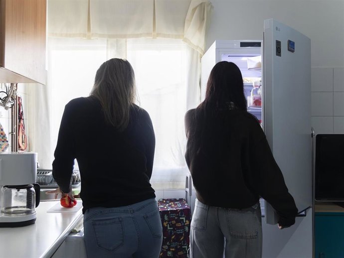 Archivo - EL 60% DE LAS PERSONAS ACOMPAÑADAS POR CÁRITAS LA RIOJA SON MUJERES