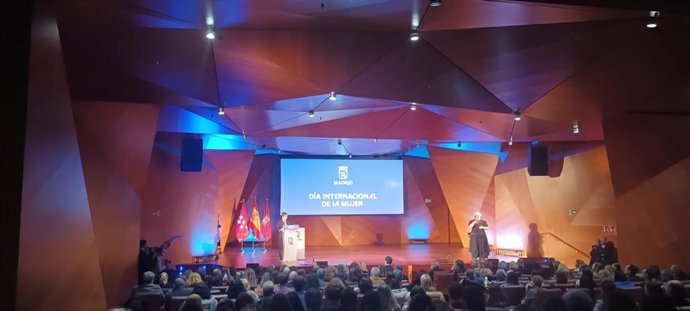 El alcalde de Madrid, José Luis Martínez-Almeida, en el acto institucional del 8M