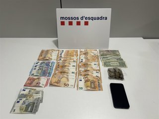 Dinero y teléfono móvil recuperado