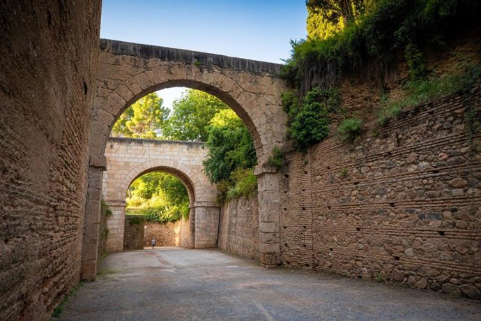Archivo - Acceso a la Alhambra por la Cuesta de los Chinos, en imagen de archivo