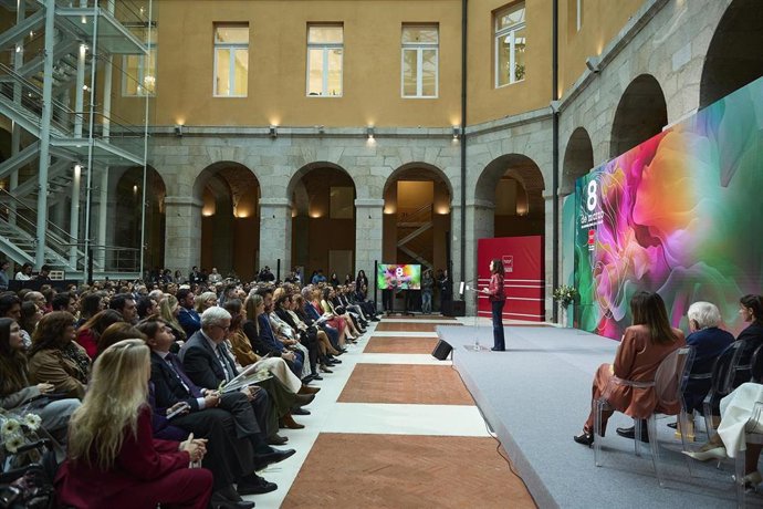 La presidenta de la Comunidad de Madrid, Isabel Díaz Ayuso, durante la entrega de los Reconocimientos 8 de Marzo con motivo del Día Internacional de la Mujer, en la Real Casa de Correos, a 6 de marzo de 2026, en Madrid (España). 