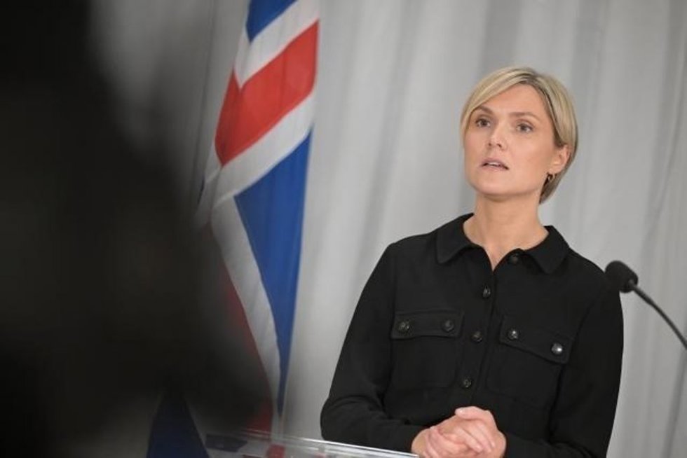 La primera ministra de Islandia, Kristrún Frostadóttir, en rueda de prensa desde Reikiavik.