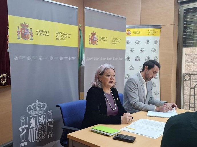 La subdelegada del Gobierno de España en Cádiz, Blanca Flores, preside la reunión para la constitución del comité asesor técnico que elaborará propuestas de arreglo de caminos rurales de uso público en la provincia