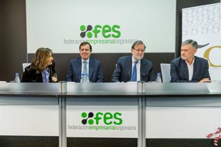 Mañueco y Rajoy (C) durante su participacion en el foro de empresarias y autónomas en Segovia,