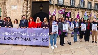 División en Alicante por el 8M: el PP celebra solo el acto institucional y la izquierda despliega su propia pancarta