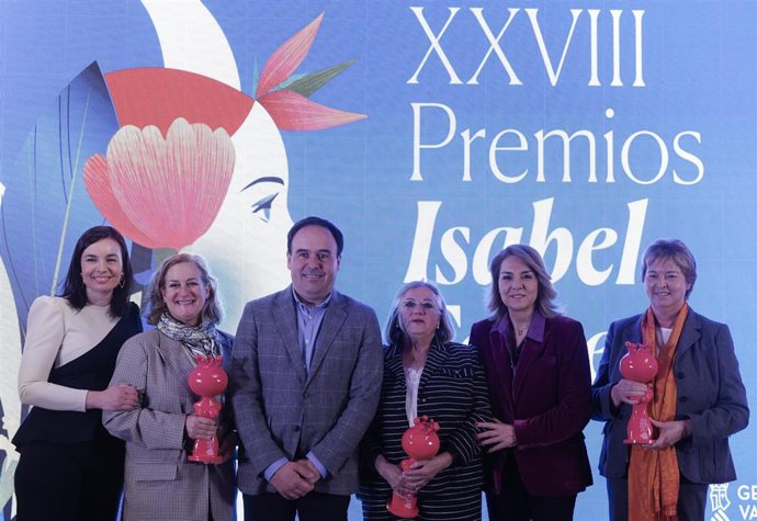 El president de la Generalitat, Juanfran Pérez Llorca (3I), y la vicepresidenta primera y consejera de Vivienda, Empleo, Juventud e Igualdad de la Generalitat, Susana Camarero (2D), durante el acto de entrega de los Premios Isabel Ferrer 2026