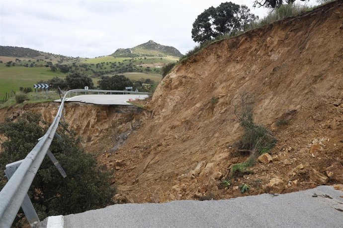 Imagen del estado de una carretera de acceso a Alcalá del Valle en la provincia de cádiz. A 16 de febrero de 2026 en Alcalá del valle, Cádiz (Andalucía, España).  