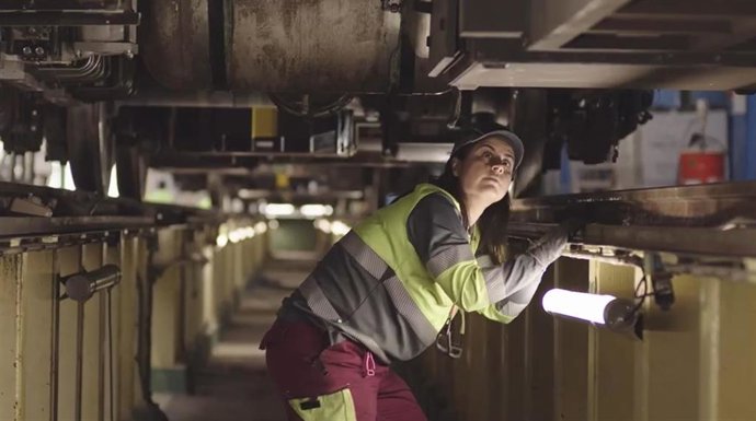 Mujer trabajadora de Renfe.