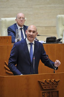 El portavoz del PP en la Asamblea de Extremadura, José Ángel Sánchez Juliá, en el debate de la segunda votación de la investidura de María Guardiola
