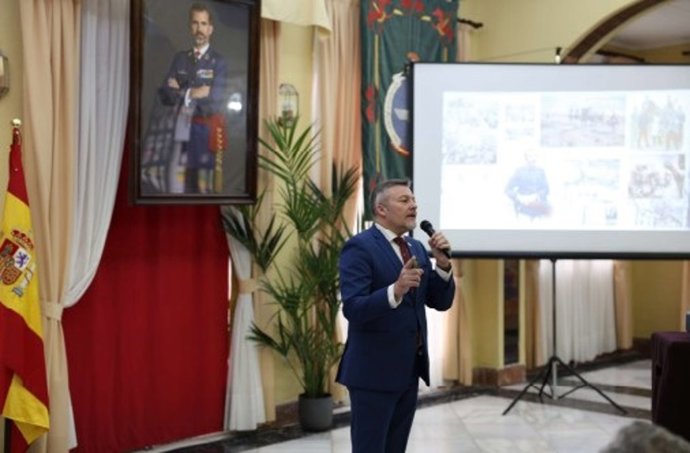 Conferencia del doctor Juan Manuel Poyato Galán en el Acuartelamiento Aéreo de Tablada en Sevilla