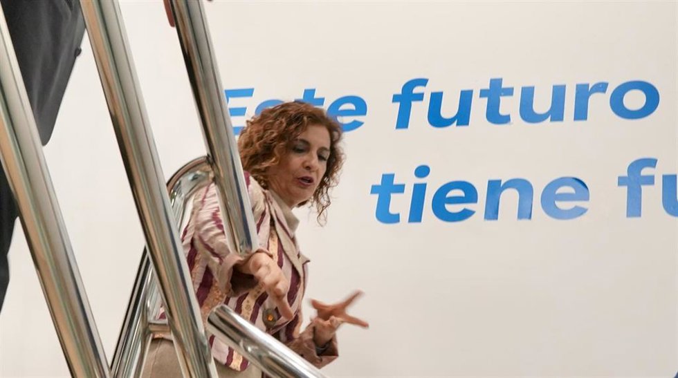 La vicepresidenta primera del Gobierno y ministra de Hacienda, María Jesús Montero, visita las instalaciones de Moeve para conocer los proyectos Positive Motion y Valle Andaluz del Hidrógeno Verde (Foco Onuba). A 6 de Marzo de 2026 en Palos de la Fronte