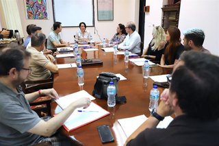 Archivo - La delegada de Educación en el Ayuntamiento de Jerez de la Frontera (Cádiz), Nela García, en un encuentro con el Consejo Escolar