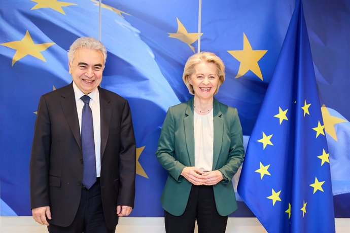 A presidente da Comissão Europeia, Ursula von der Leyen, e o diretor da Agência Internacional de Energia (AIE), Fatih Birol.