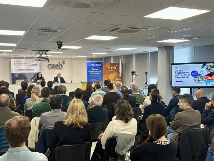 Un centenar de empresarios asisten a una jornada para conocer la Unidad Aceleradora de Proyectos Estratégicos